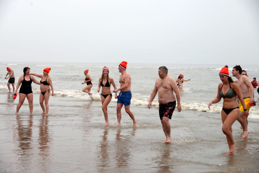 ../Images/Nieuwjaarsduik Nederzandt 2020 131.jpg